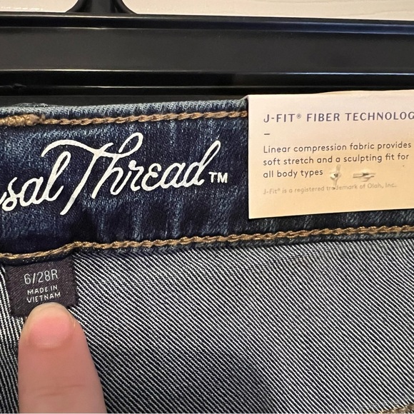🆕 Universal Threads Mid Rise Jeggings in Dark Wash - Picture 3 of 6